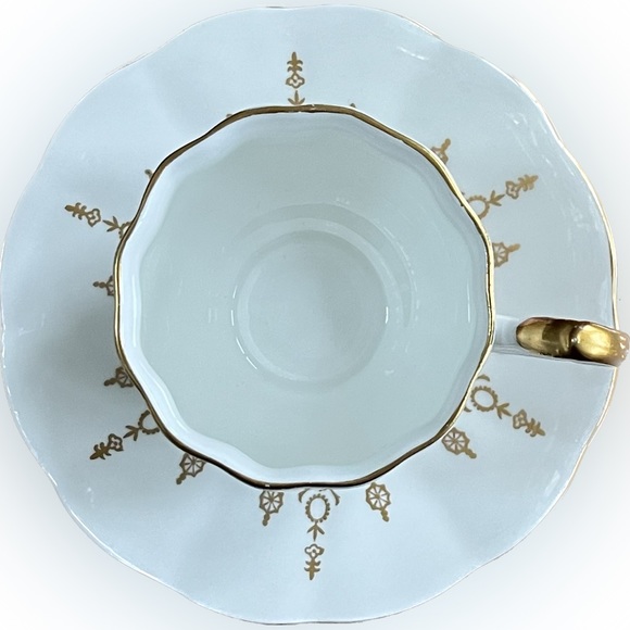 🎈2/$30 - ELIZABETHAN Fine Bone China TEACUP & SAUCER. Made in ENGLAND. - Picture 3 of 7